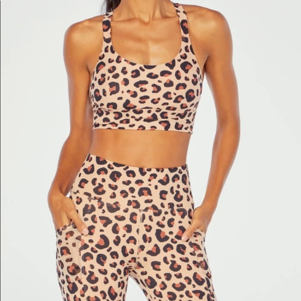 Ellie sports bra and shorts set, both size XL. EUC.